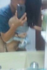 olahraga bareng adek di depan kaca